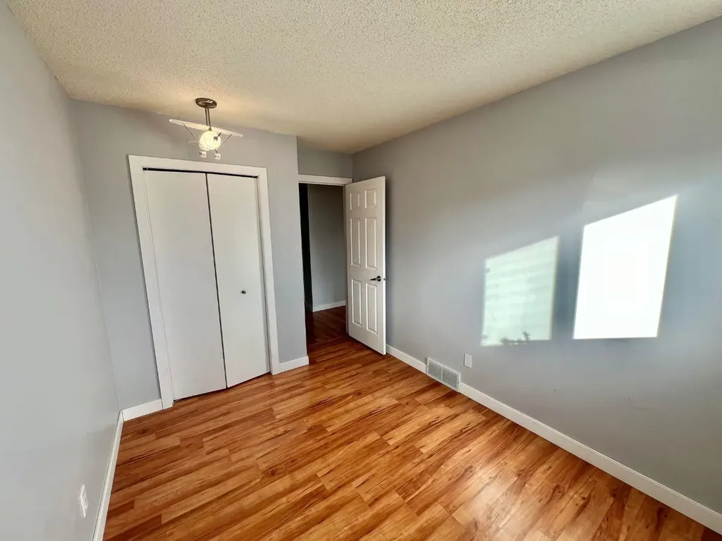 123 Country Hills Villas NW Calgary AB T3K 4S8