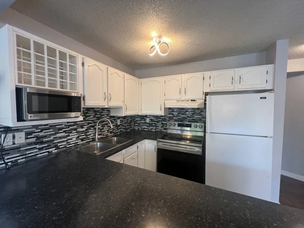 123 Country Hills Villas NW Calgary AB T3K 4S8