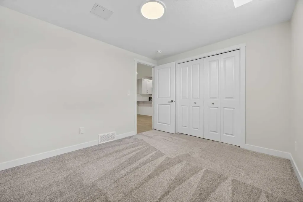 67 Versant Way SW Calgary AB T3M 4A4