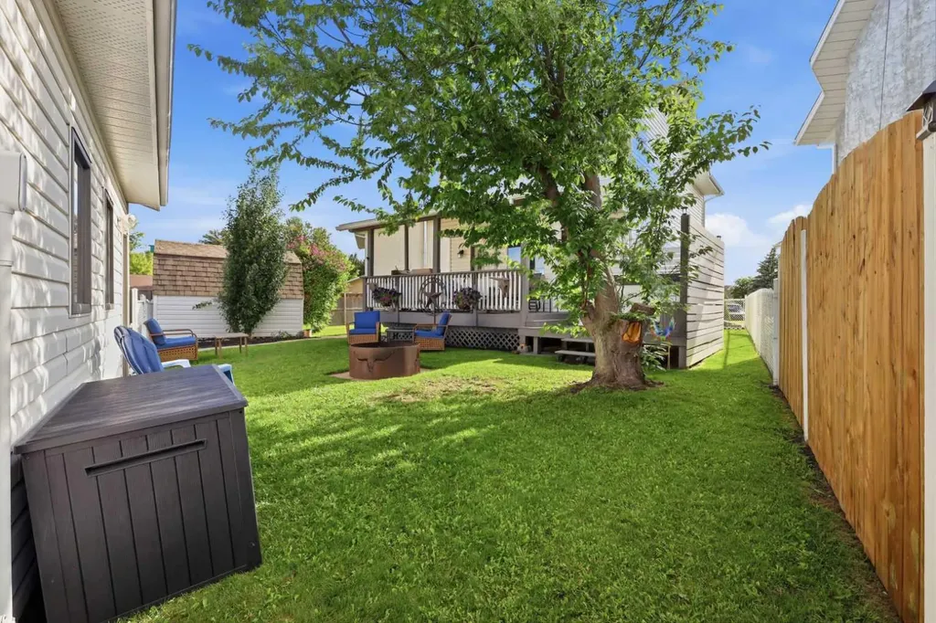 6134 52 Street Close Ponoka AB T4J 1E8