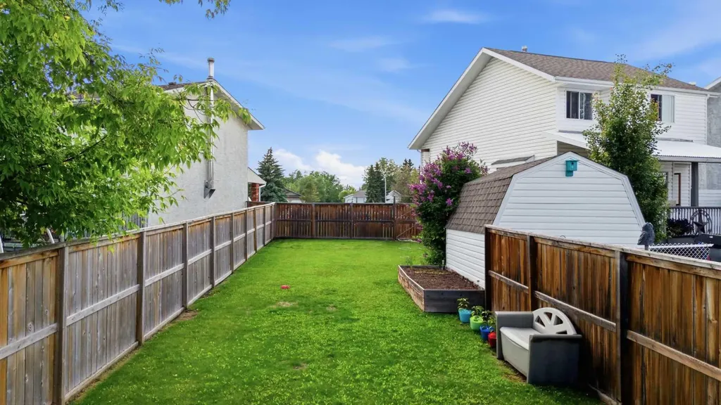 6134 52 Street Close Ponoka AB T4J 1E8