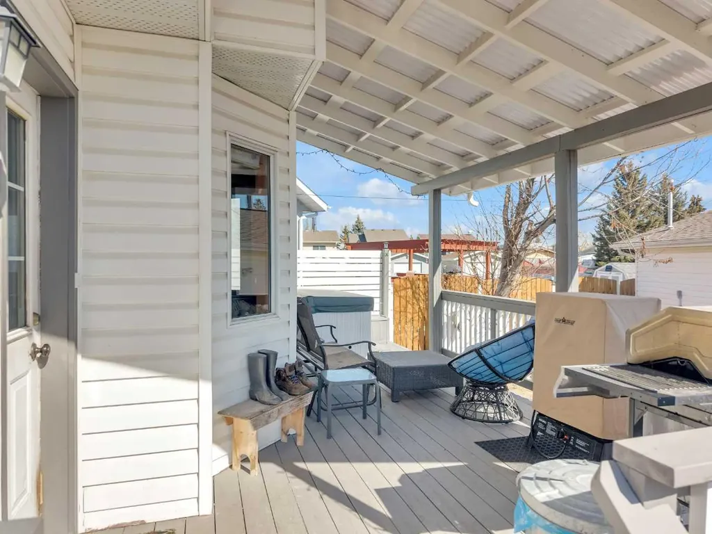 6134 52 Street Close Ponoka AB T4J 1E8