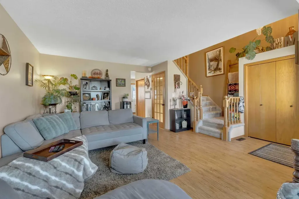 6134 52 Street Close Ponoka AB T4J 1E8