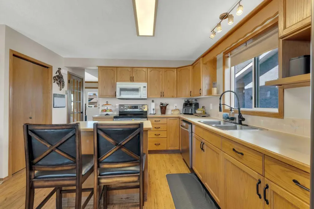 6134 52 Street Close Ponoka AB T4J 1E8