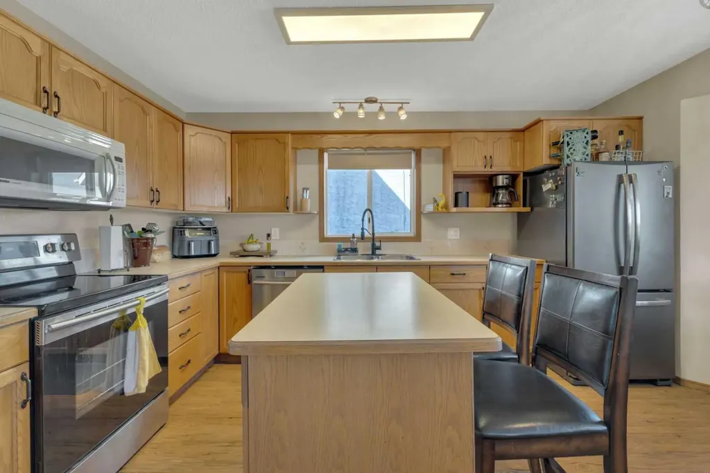 6134 52 Street Close Ponoka AB T4J 1E8