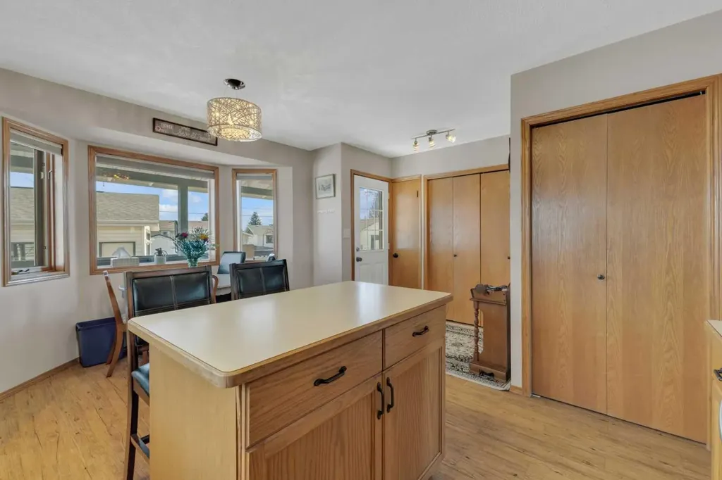 6134 52 Street Close Ponoka AB T4J 1E8