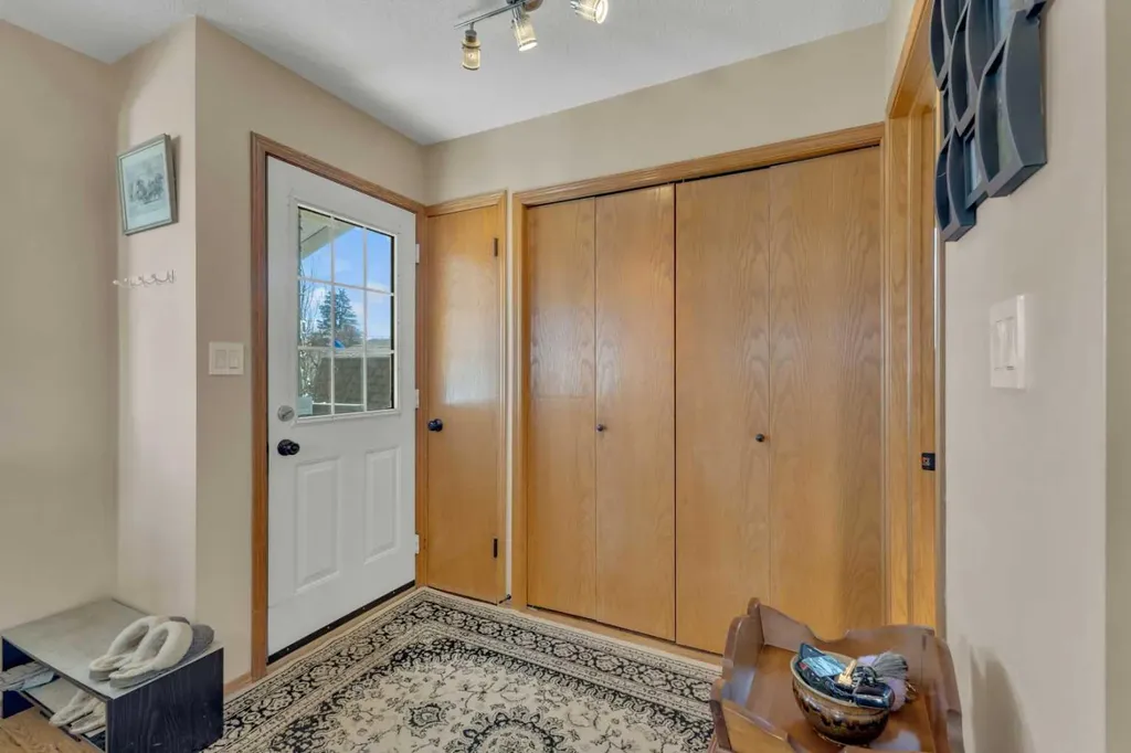 6134 52 Street Close Ponoka AB T4J 1E8
