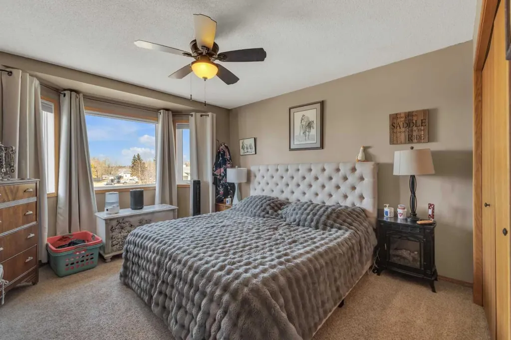 6134 52 Street Close Ponoka AB T4J 1E8