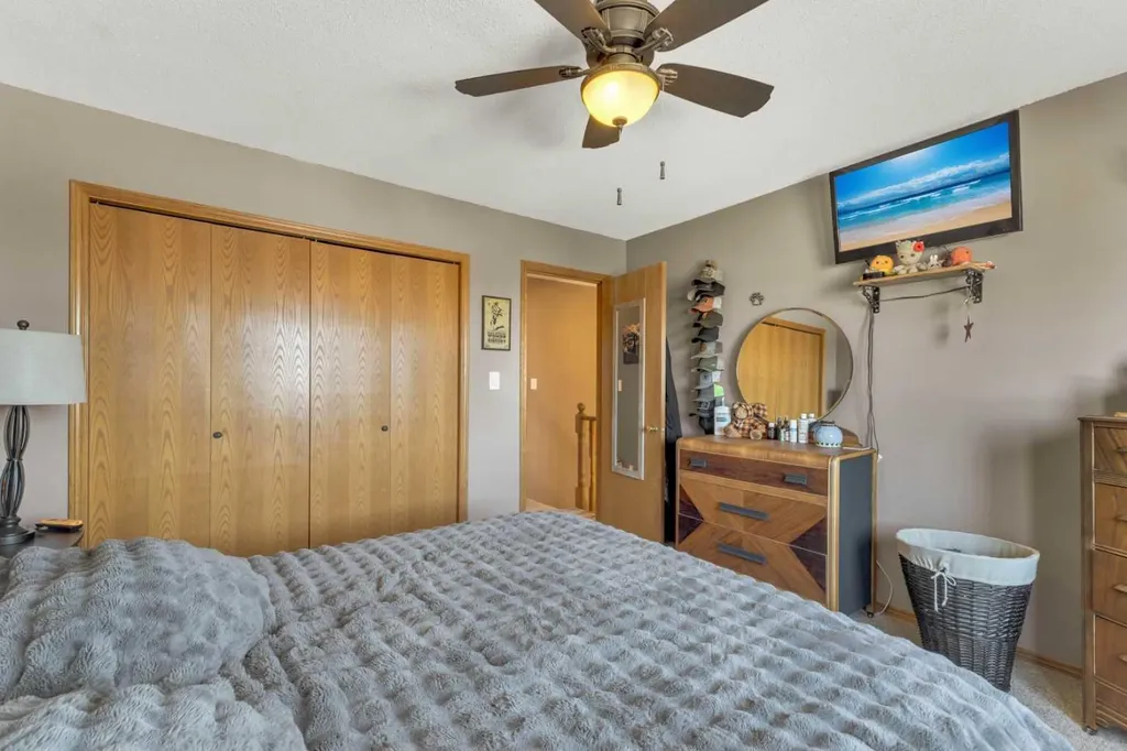 6134 52 Street Close Ponoka AB T4J 1E8