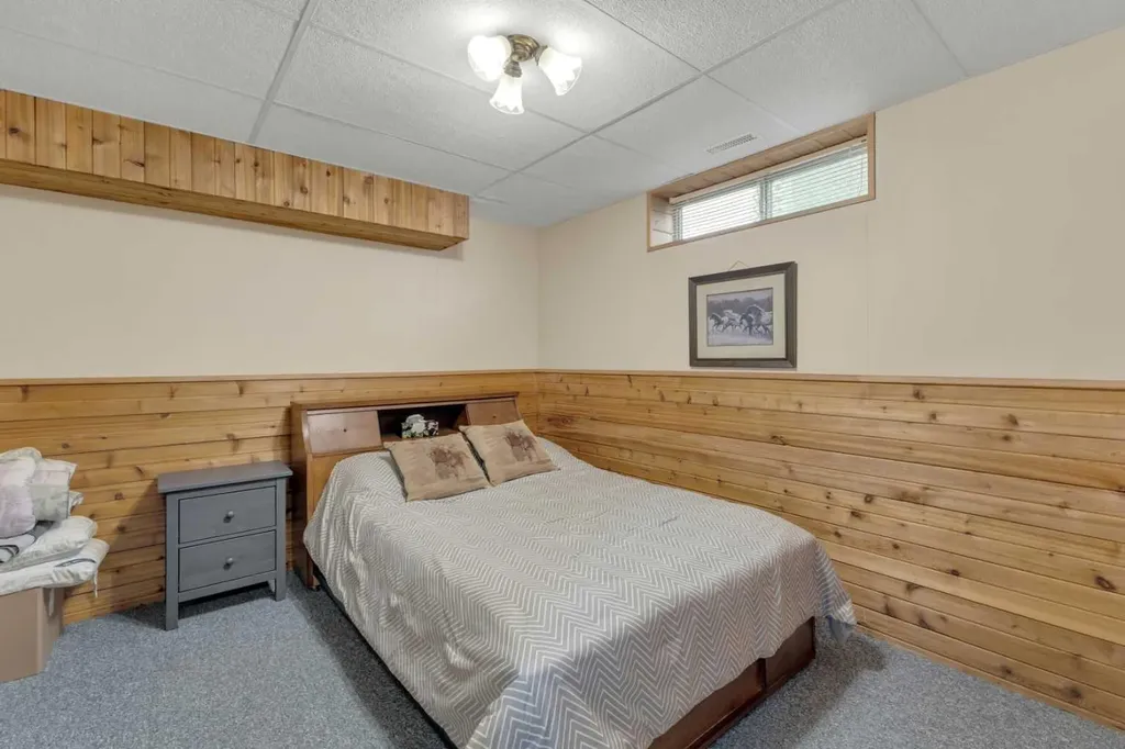 6134 52 Street Close Ponoka AB T4J 1E8