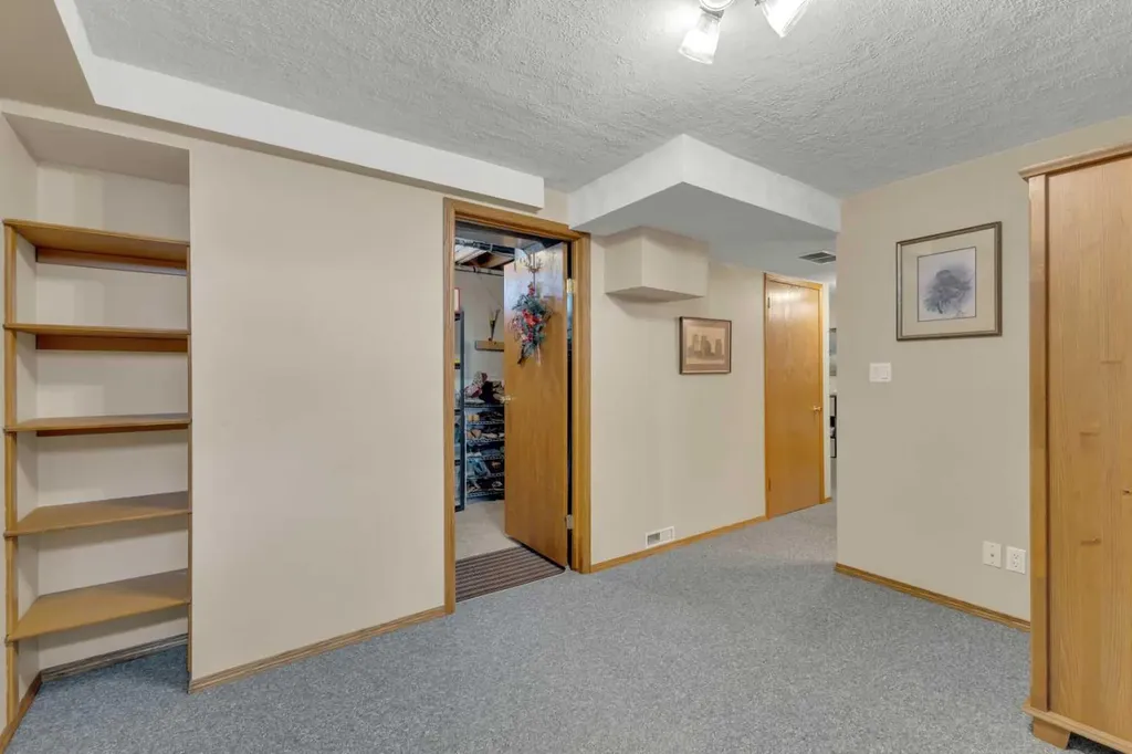 6134 52 Street Close Ponoka AB T4J 1E8