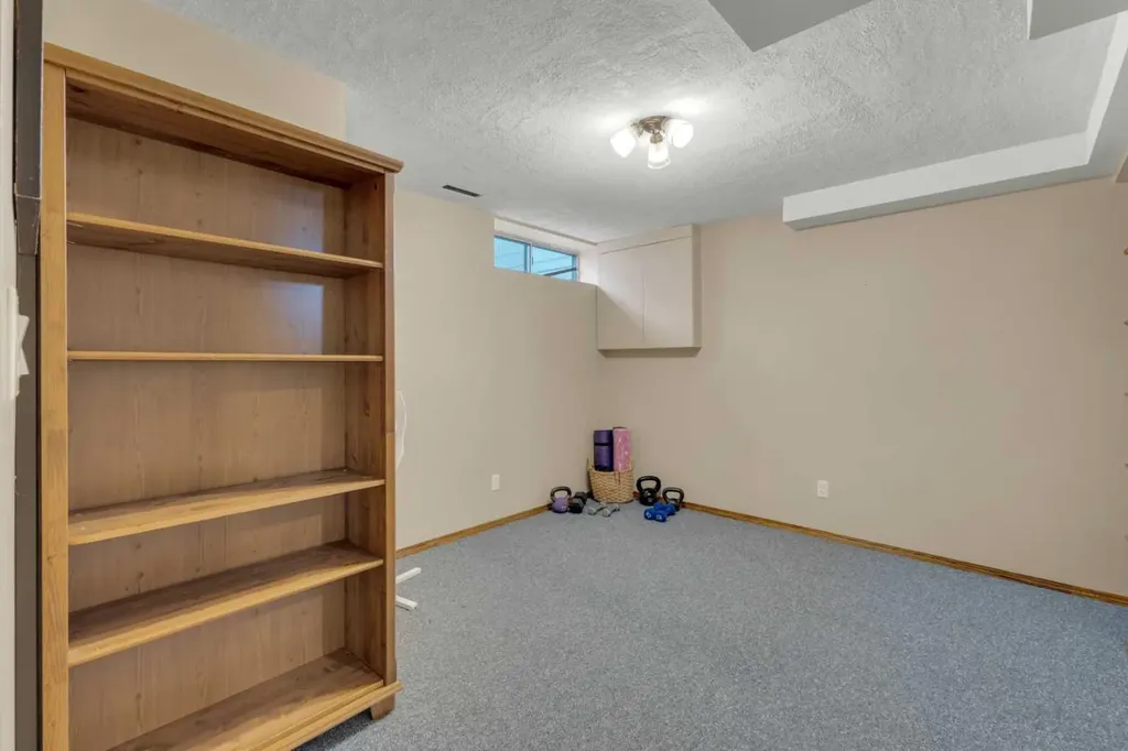6134 52 Street Close Ponoka AB T4J 1E8