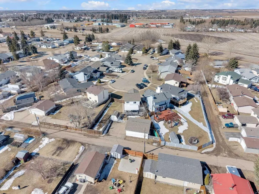 6134 52 Street Close Ponoka AB T4J 1E8