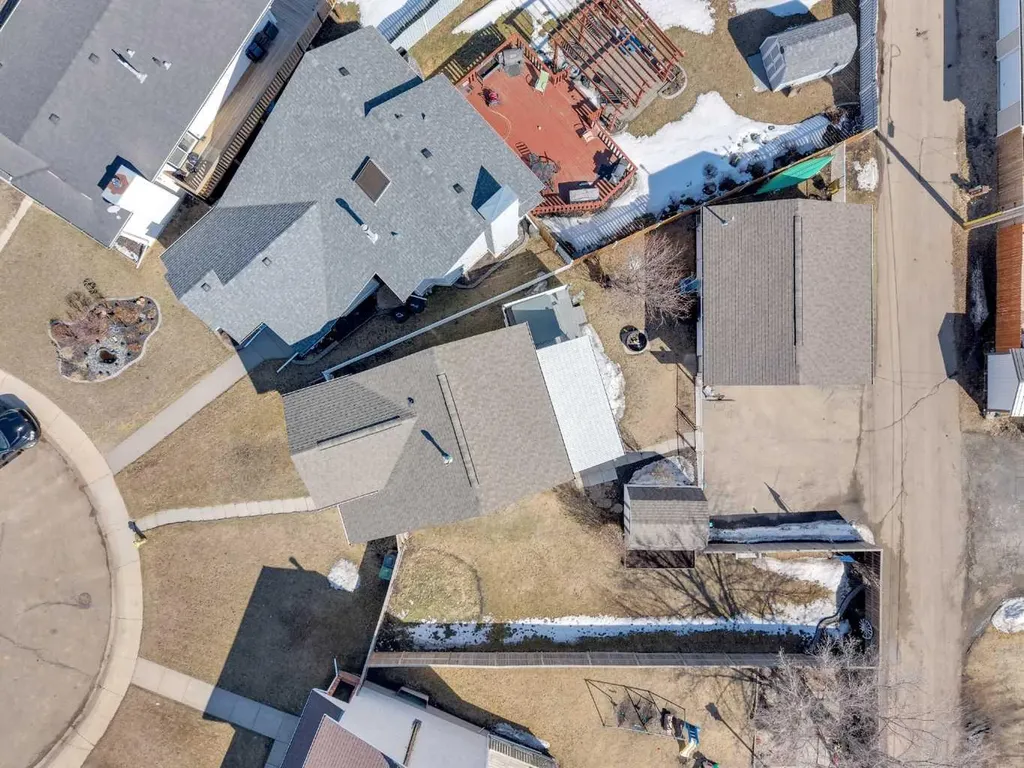 6134 52 Street Close Ponoka AB T4J 1E8
