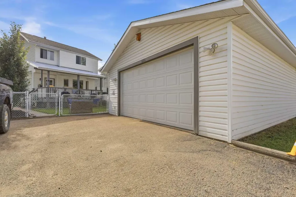 6134 52 Street Close Ponoka AB T4J 1E8