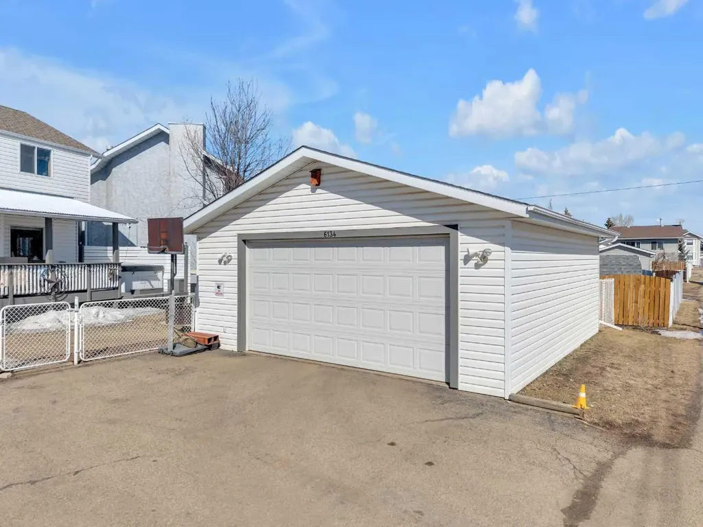 6134 52 Street Close Ponoka AB T4J 1E8