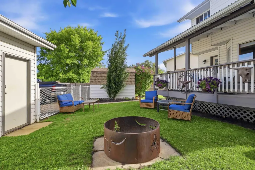 6134 52 Street Close Ponoka AB T4J 1E8