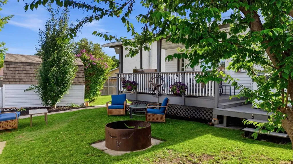 6134 52 Street Close Ponoka AB T4J 1E8