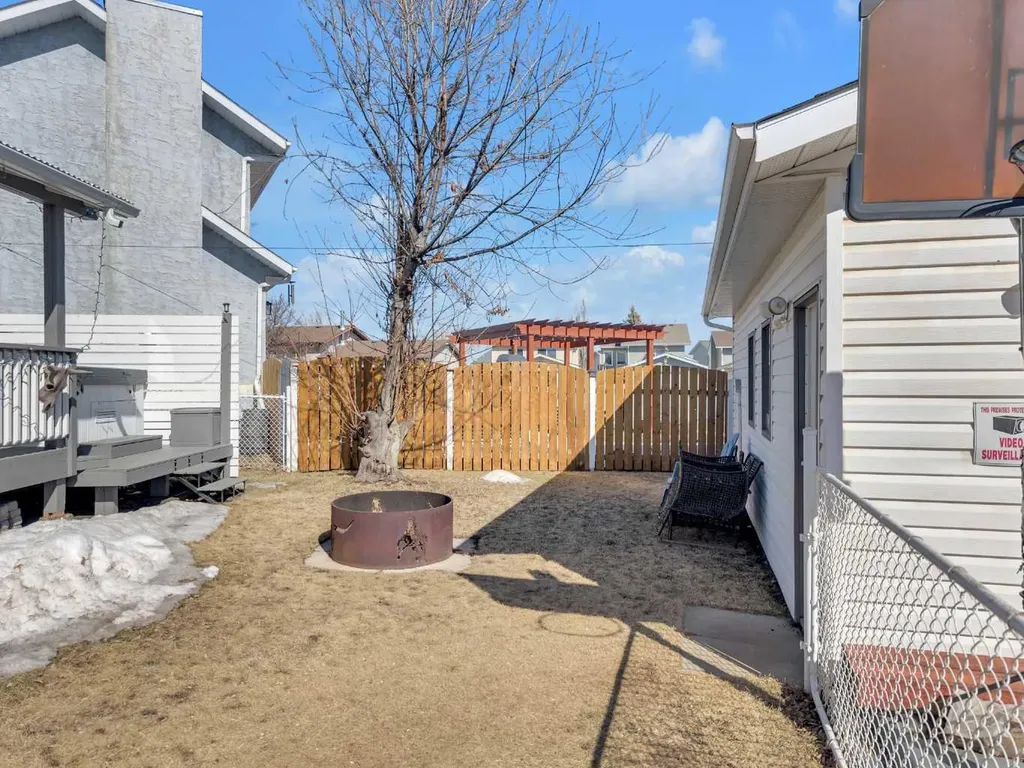 6134 52 Street Close Ponoka AB T4J 1E8