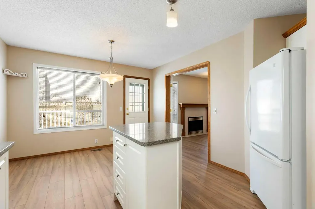 205 Scotia Point NW Calgary AB T3L 2B1