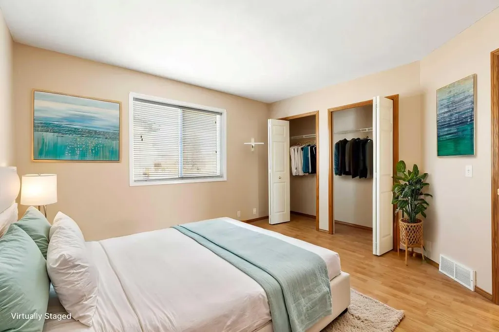 205 Scotia Point NW Calgary AB T3L 2B1