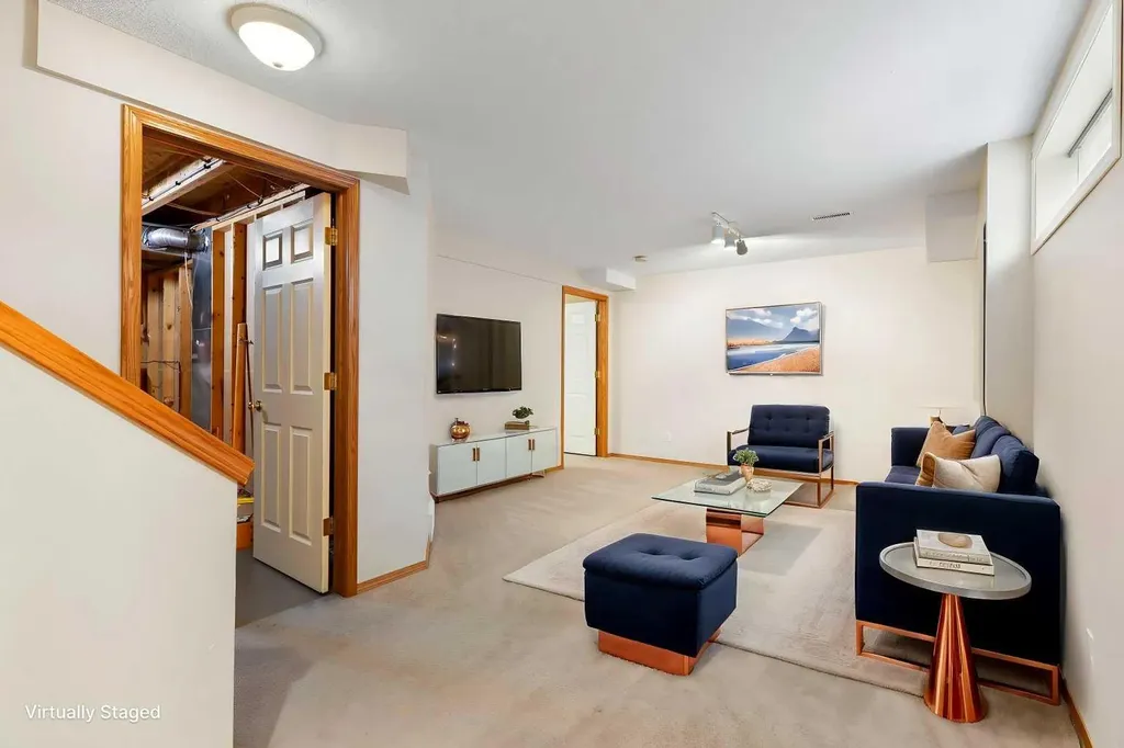 205 Scotia Point NW Calgary AB T3L 2B1