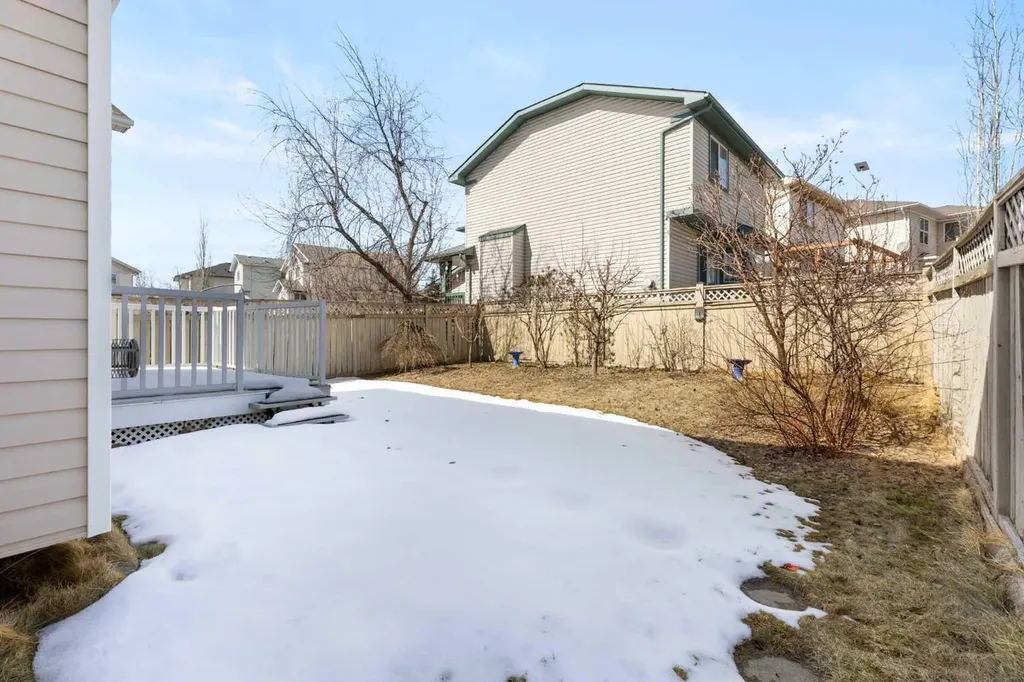 205 Scotia Point NW Calgary AB T3L 2B1