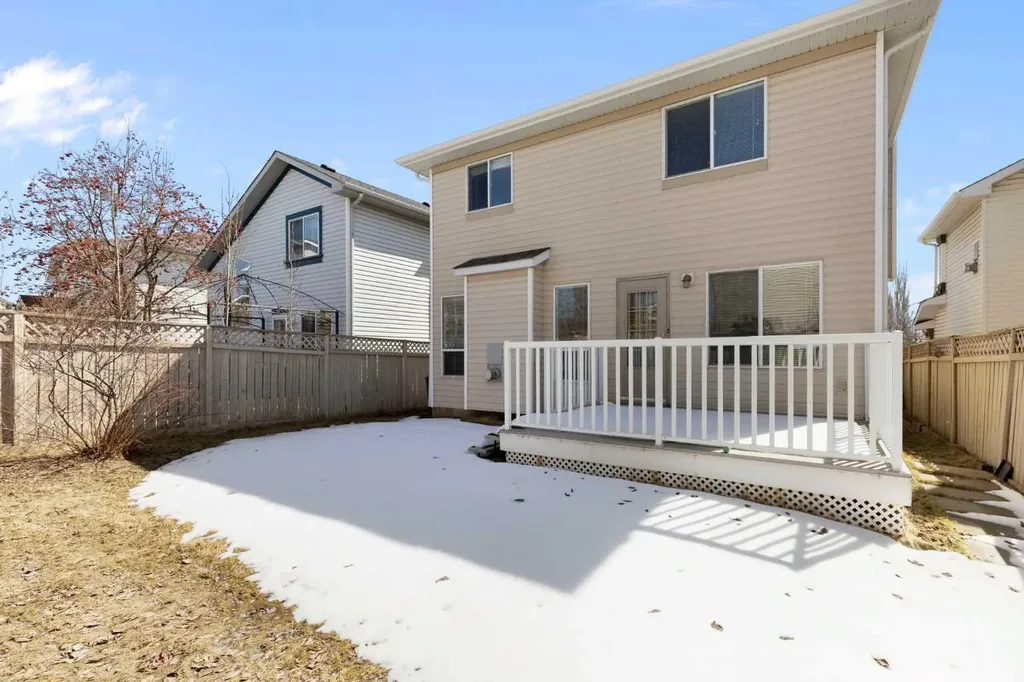 205 Scotia Point NW Calgary AB T3L 2B1