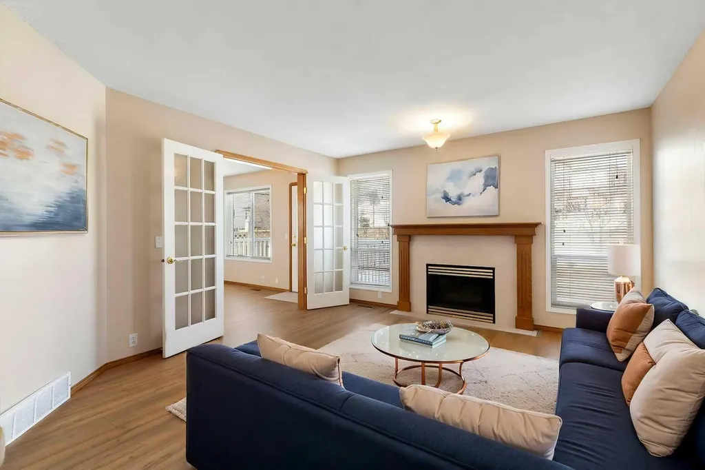 205 Scotia Point NW Calgary AB T3L 2B1