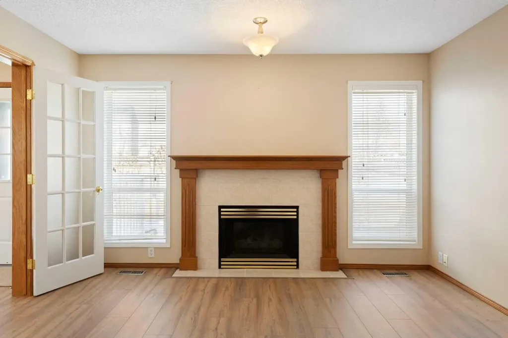 205 Scotia Point NW Calgary AB T3L 2B1