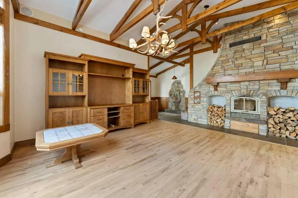 764 East Chestermere Drive Chestermere AB T1X 1A6