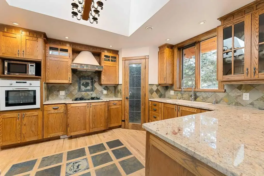 764 East Chestermere Drive Chestermere AB T1X 1A6