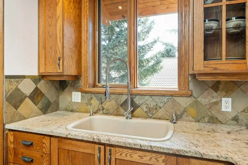764 East Chestermere Drive Chestermere AB T1X 1A6