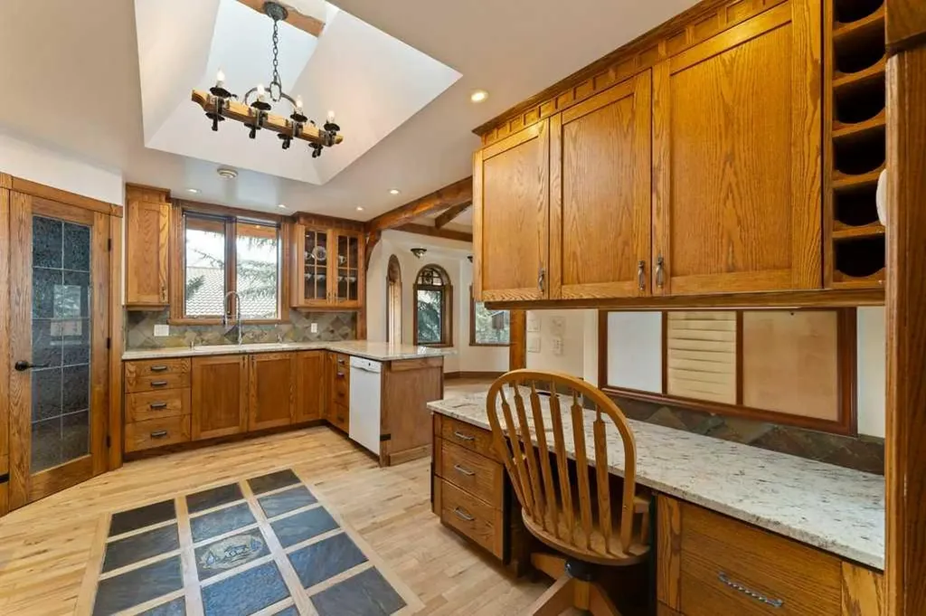 764 East Chestermere Drive Chestermere AB T1X 1A6
