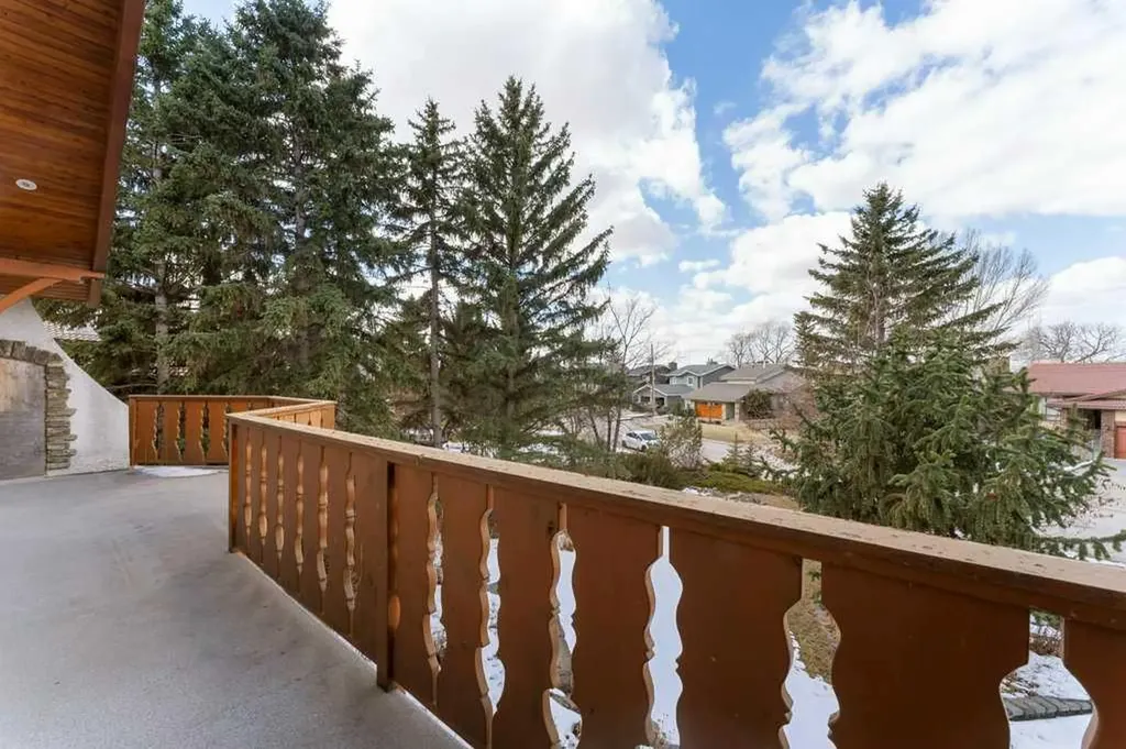 764 East Chestermere Drive Chestermere AB T1X 1A6