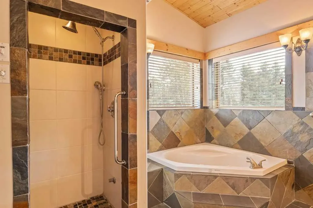 764 East Chestermere Drive Chestermere AB T1X 1A6