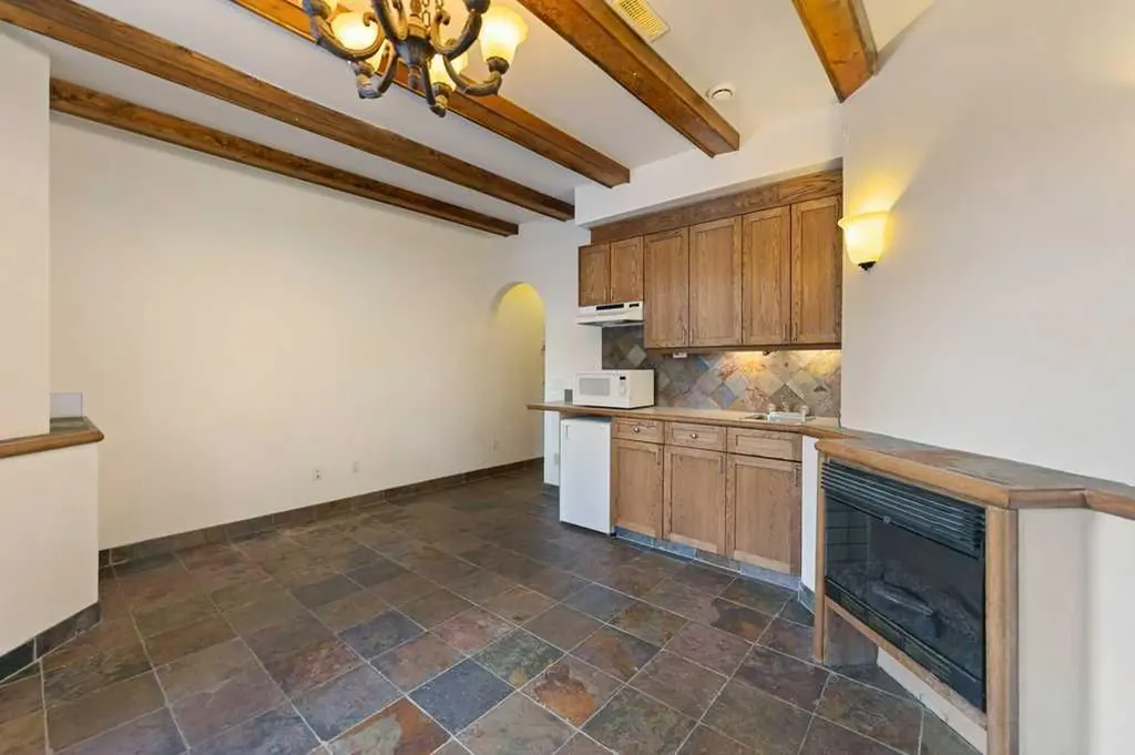 764 East Chestermere Drive Chestermere AB T1X 1A6