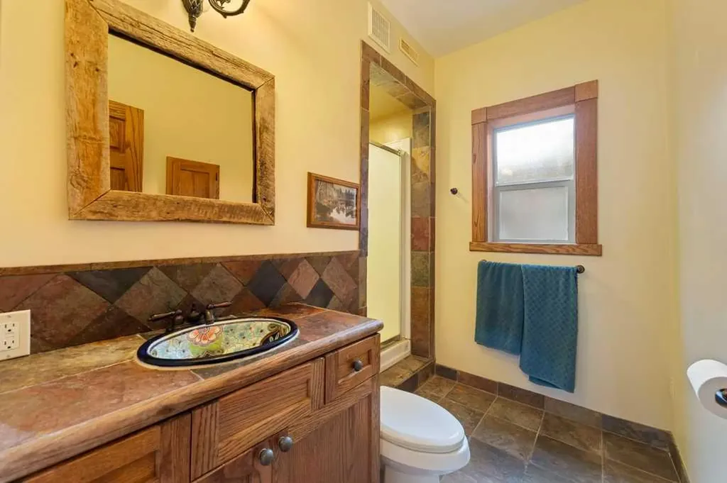 764 East Chestermere Drive Chestermere AB T1X 1A6