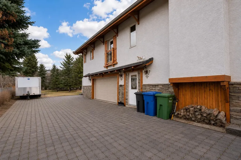 764 East Chestermere Drive Chestermere AB T1X 1A6