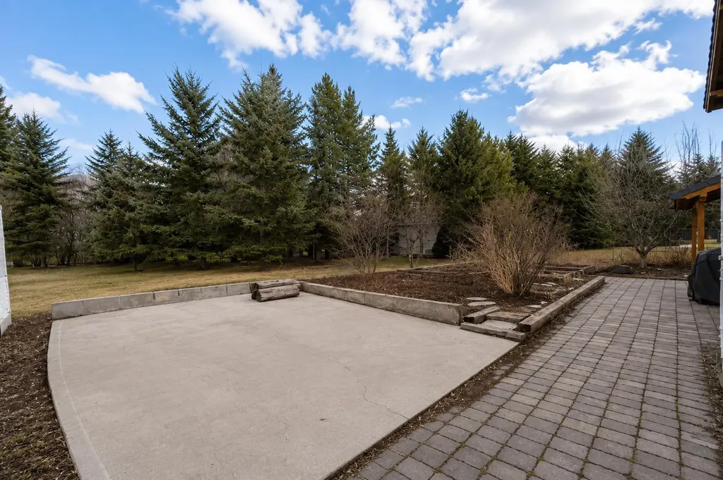 764 East Chestermere Drive Chestermere AB T1X 1A6