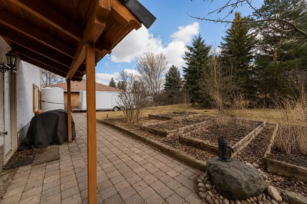 764 East Chestermere Drive Chestermere AB T1X 1A6