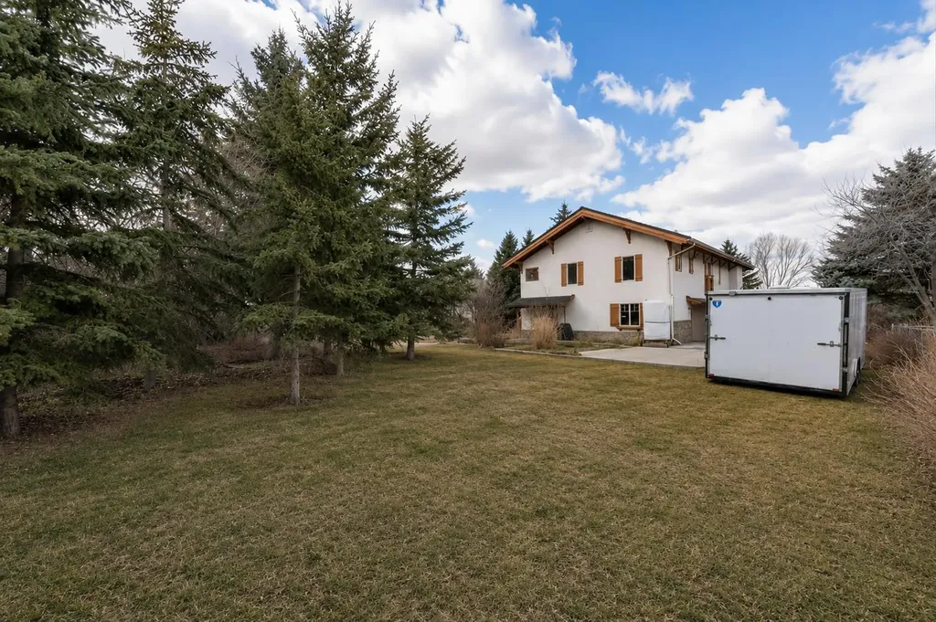 764 East Chestermere Drive Chestermere AB T1X 1A6