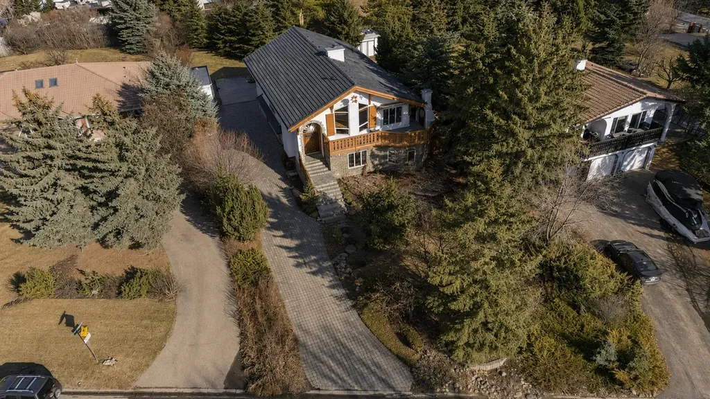 764 East Chestermere Drive Chestermere AB T1X 1A6