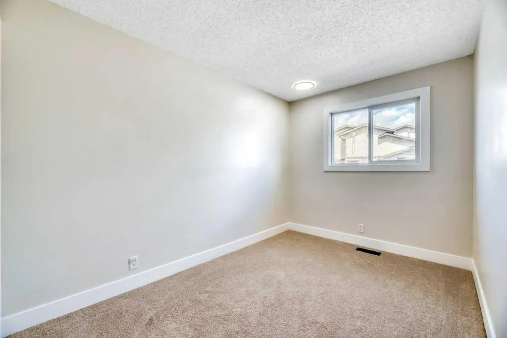 75 Templemont Way NE Calgary AB T1Y 5K8