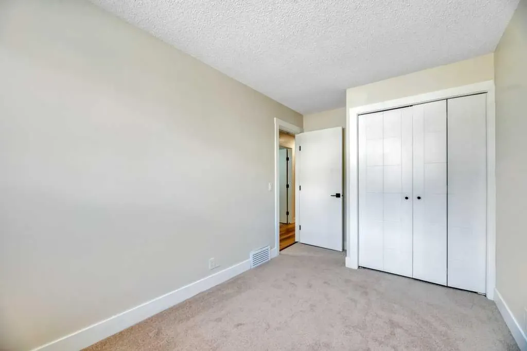 75 Templemont Way NE Calgary AB T1Y 5K8