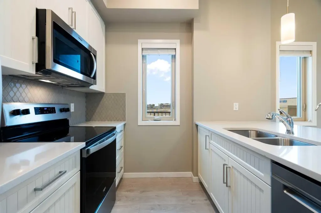 30 Mahogany Mews SE Calgary AB T3M 3H4