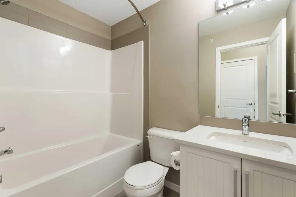 30 Mahogany Mews SE Calgary AB T3M 3H4