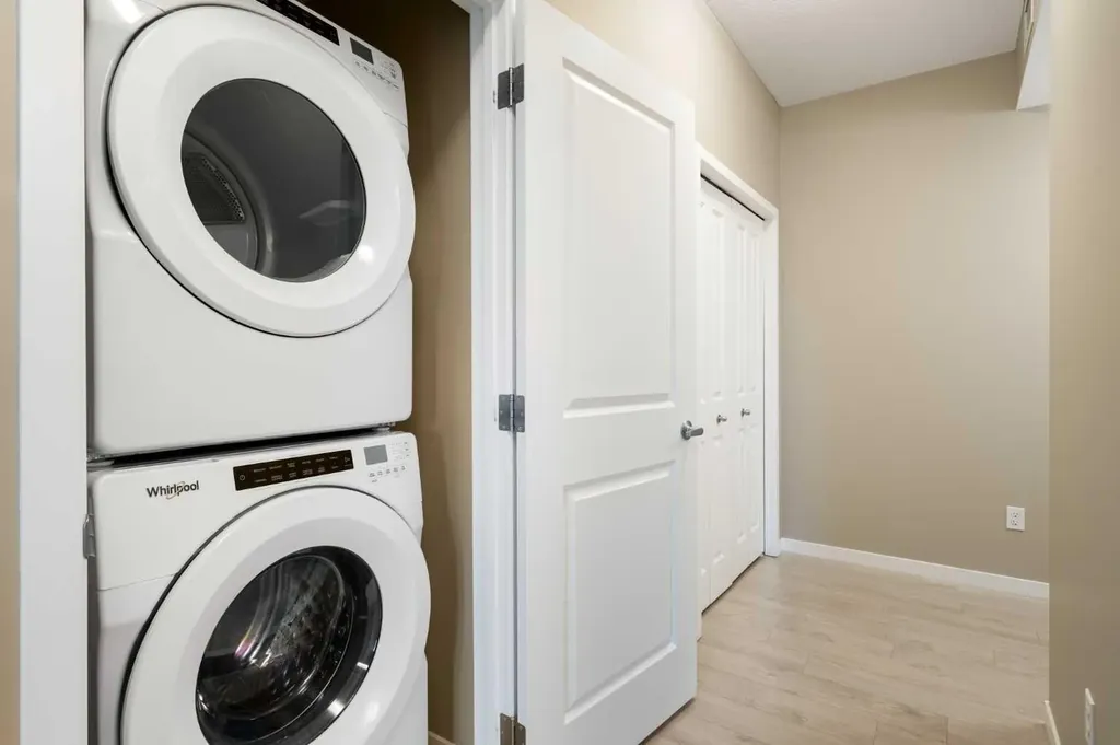 30 Mahogany Mews SE Calgary AB T3M 3H4
