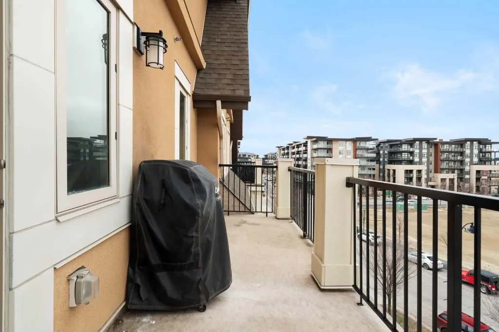30 Mahogany Mews SE Calgary AB T3M 3H4