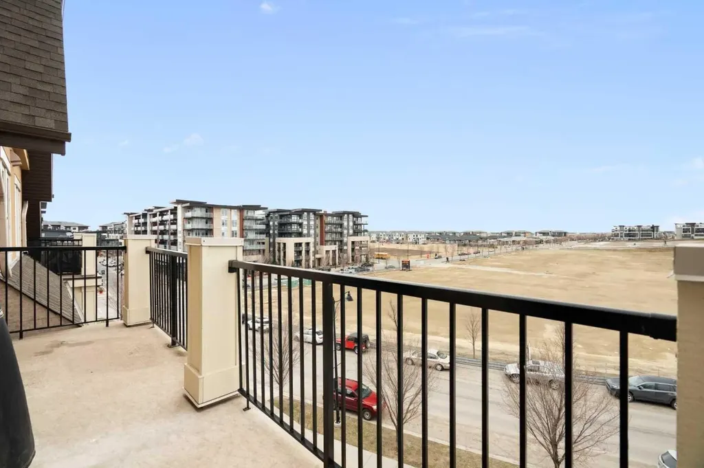30 Mahogany Mews SE Calgary AB T3M 3H4